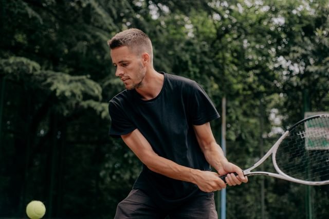 Tennis elbow treatment in Surrey with physiotherapy