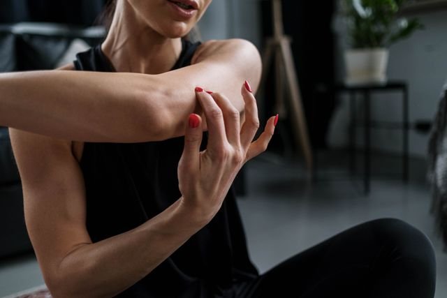 Tennis elbow treatment in Surrey with physiotherapy